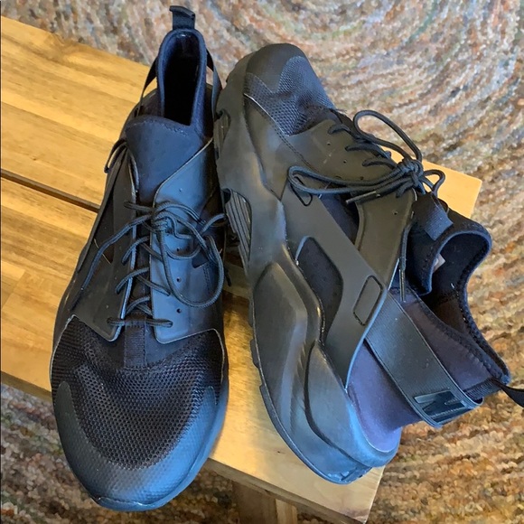 nike huarache black size 4